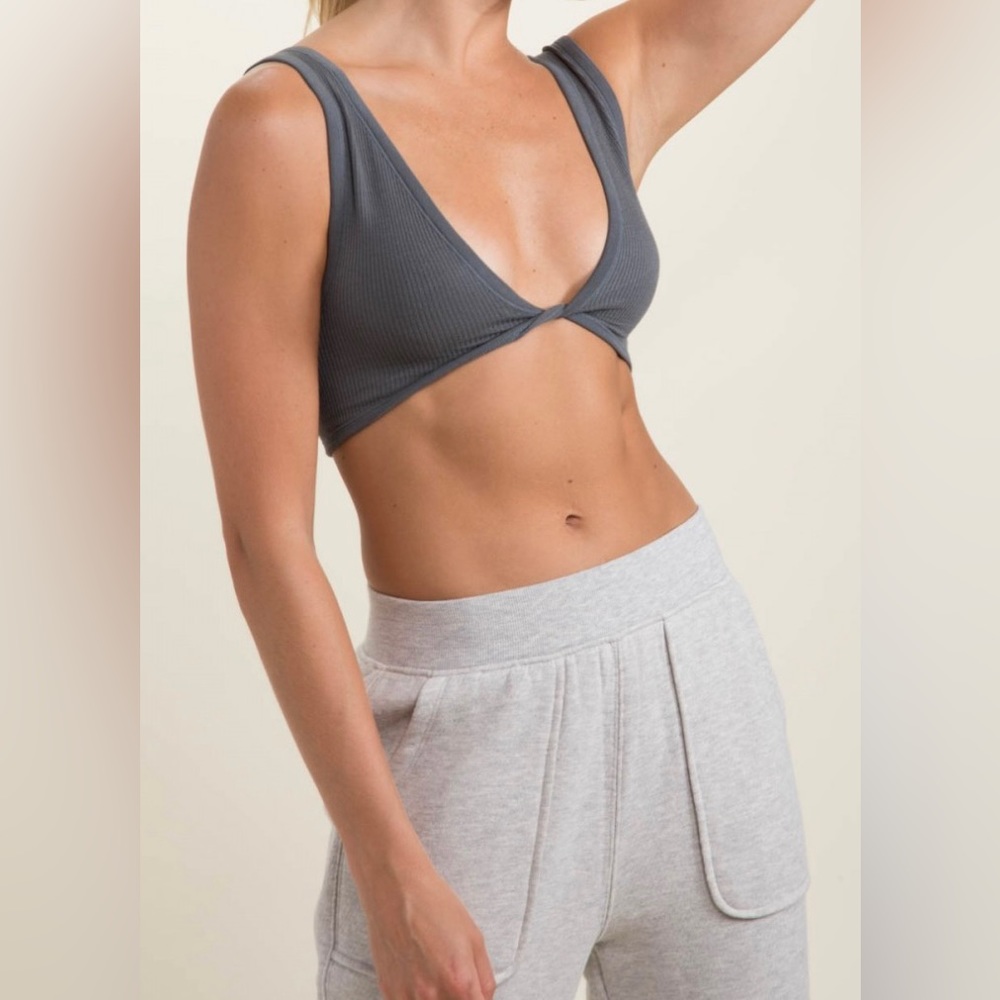 Ribbed Seamless Twist Front Bra